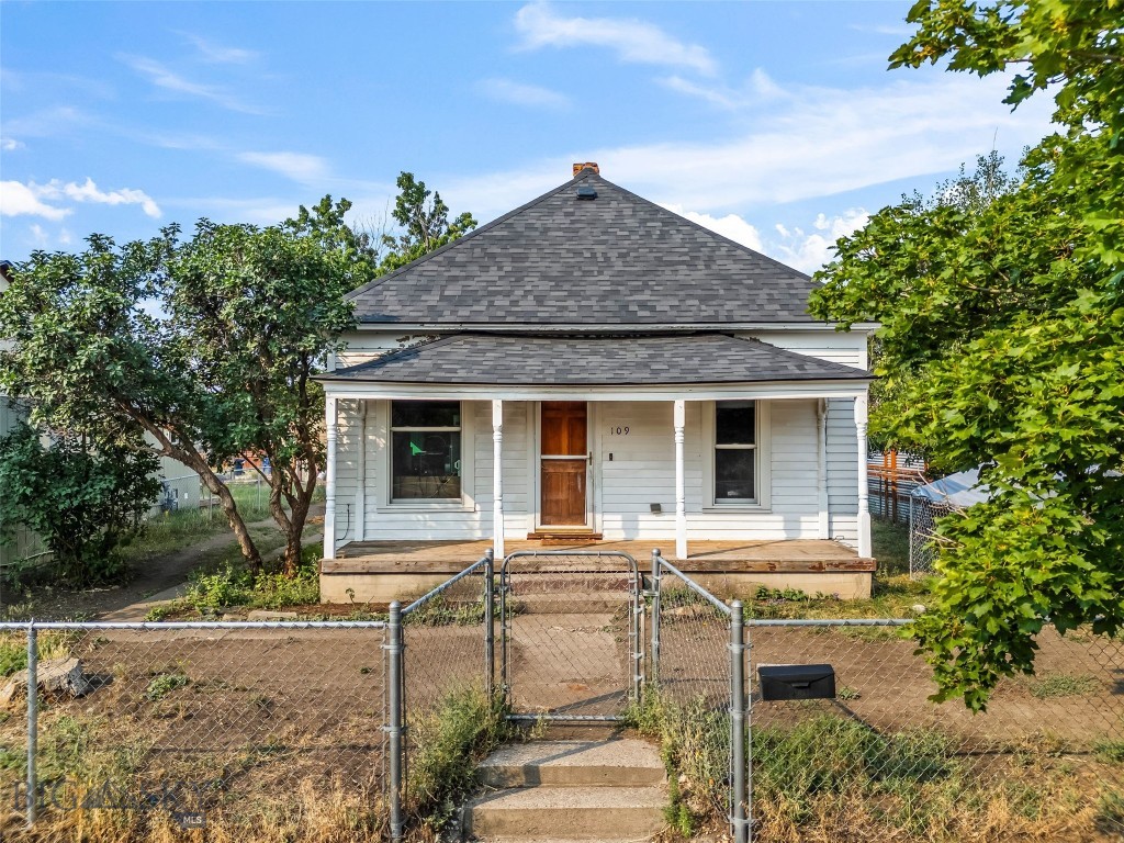 109 N G Street, Livingston