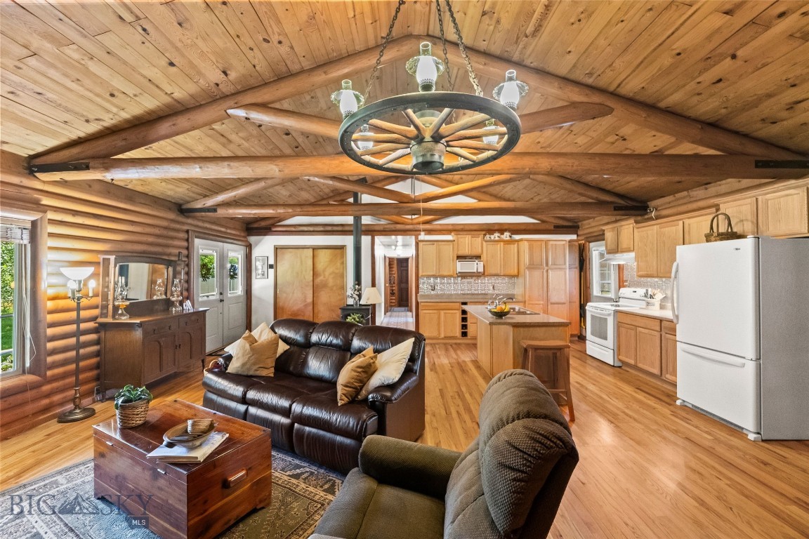 1065 US Highway 89 S, Gardiner