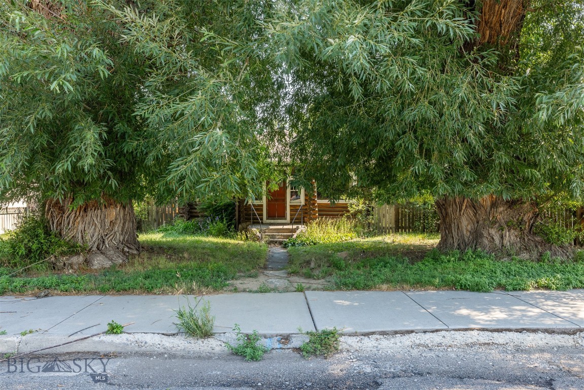 323 S G Street, Livingston