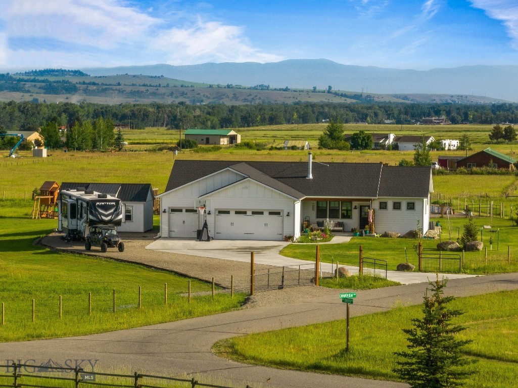 37 Cinnamon Bear Court, Gallatin Gateway