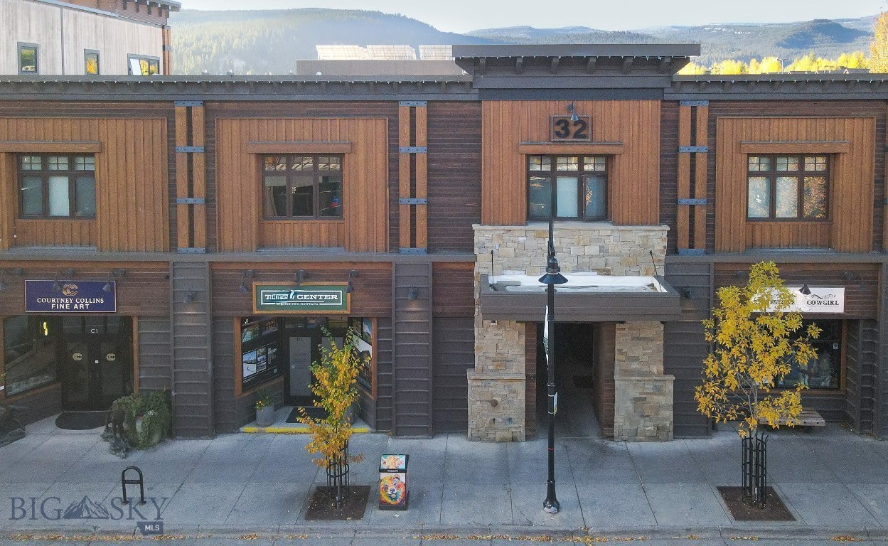32 Town Center, Big Sky