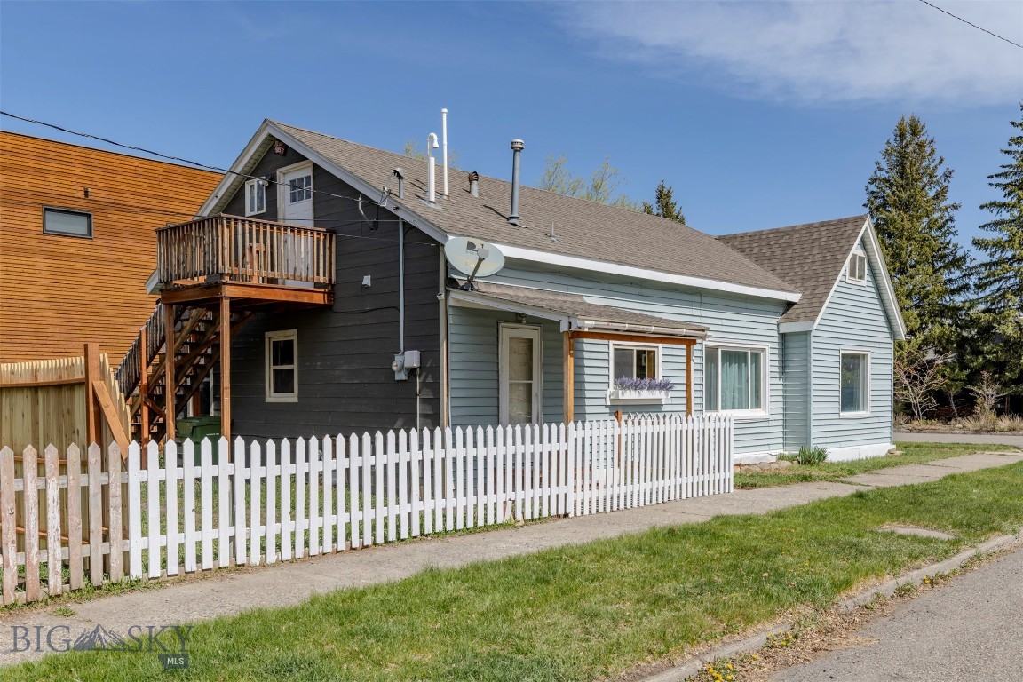 332 S K Street, Livingston