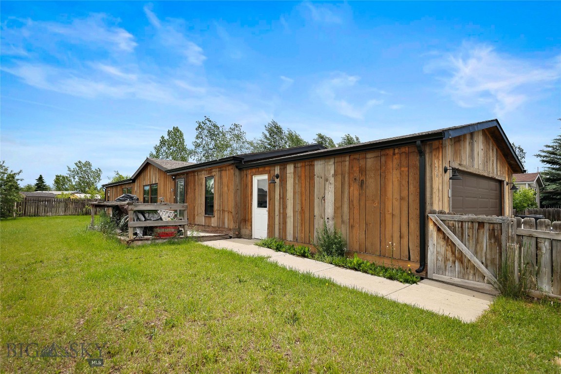 736 Cheery Drive, Belgrade