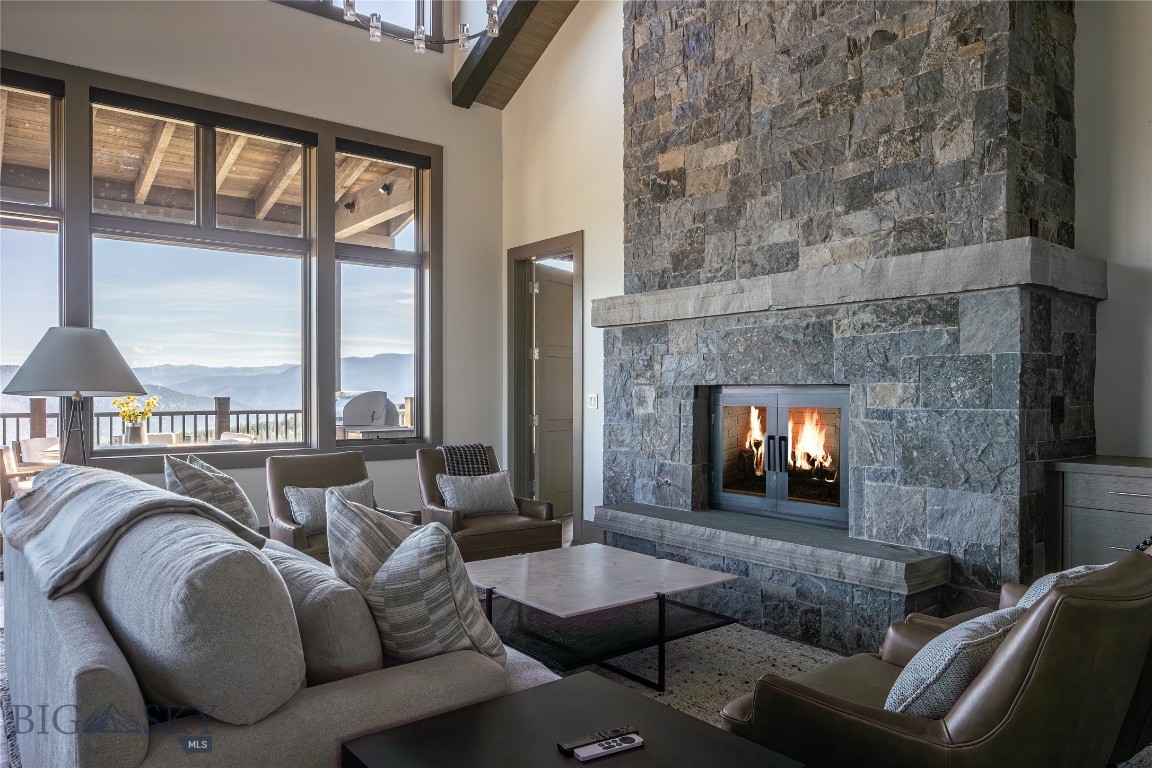 28 Pale Morning Spur, Big Sky