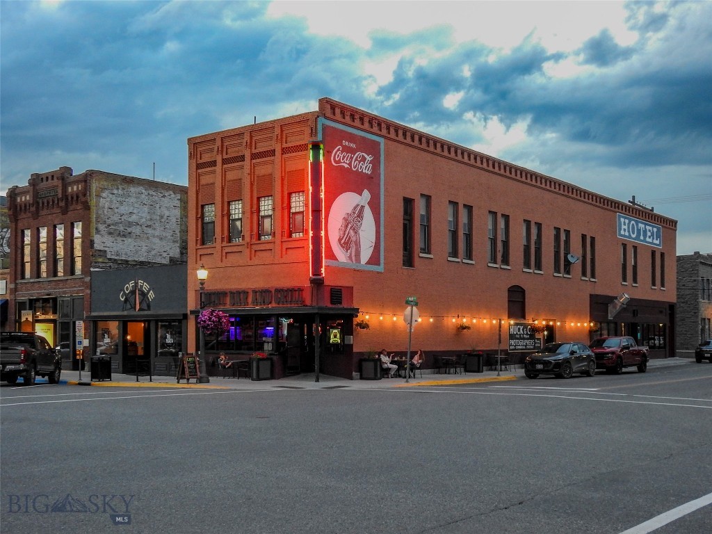 102 N Main Street, Livingston