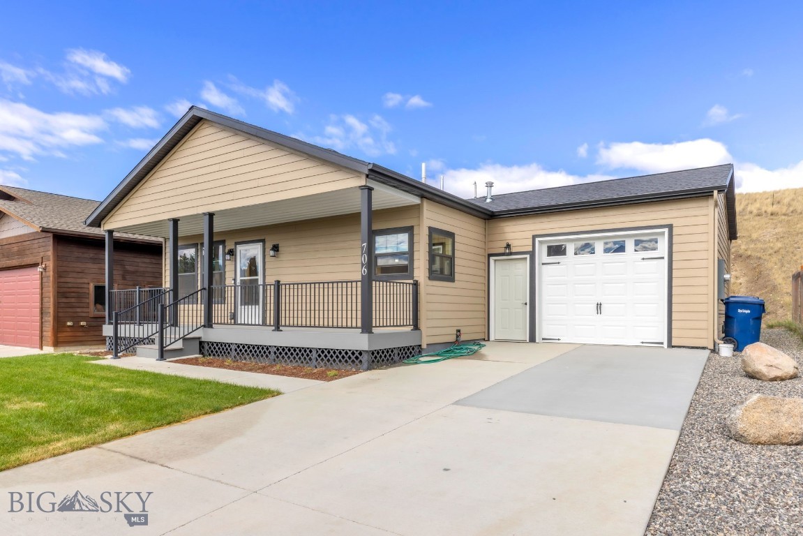 706 W Summit Street, Livingston