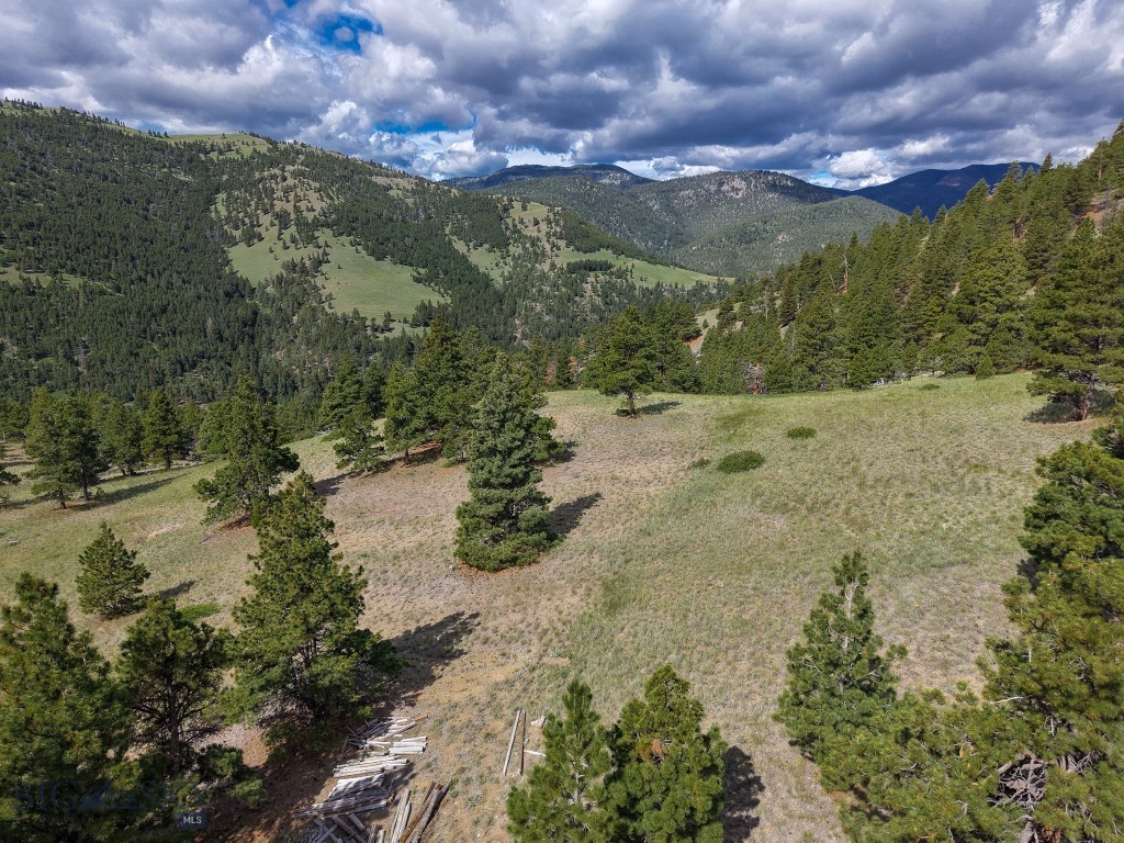 2270 Lynx Trail Drive, Wolf Creek