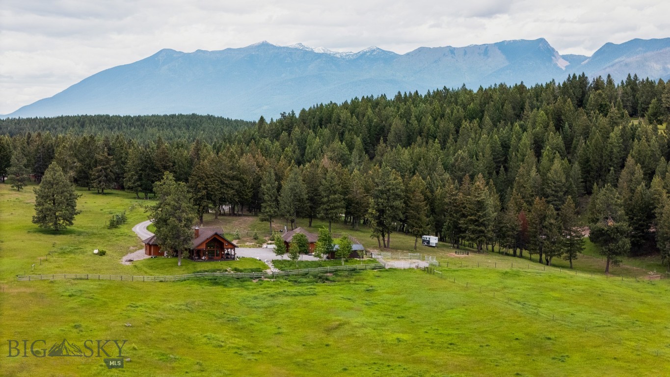 950 Eagle Lake Loop, Fortine