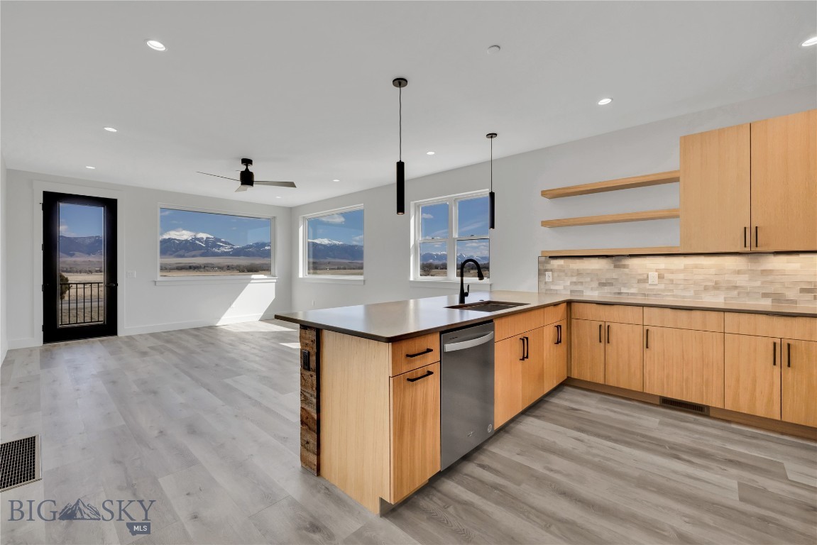 450 Loomis Way B, Ennis