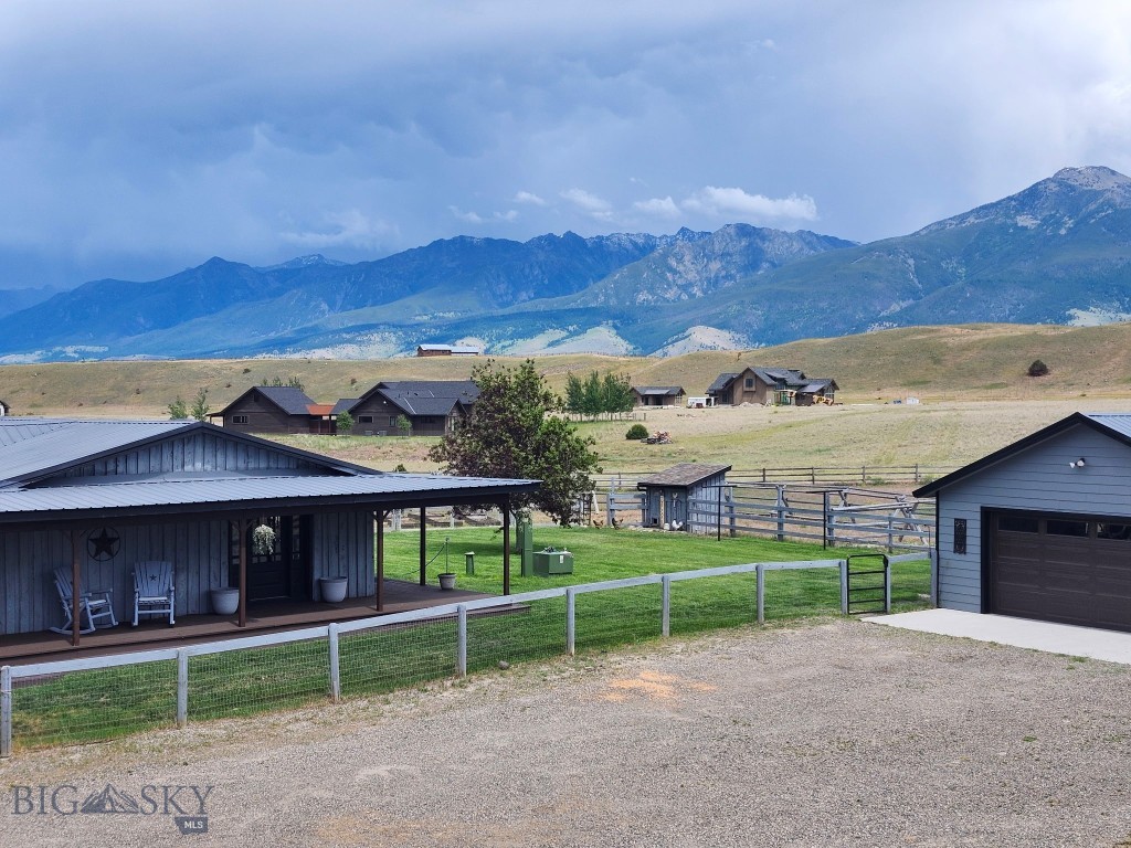 56 Yellowstone Trail, Pray