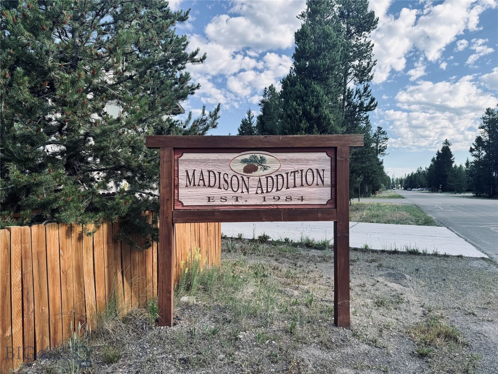 613 Apollinaris Avenue, West Yellowstone