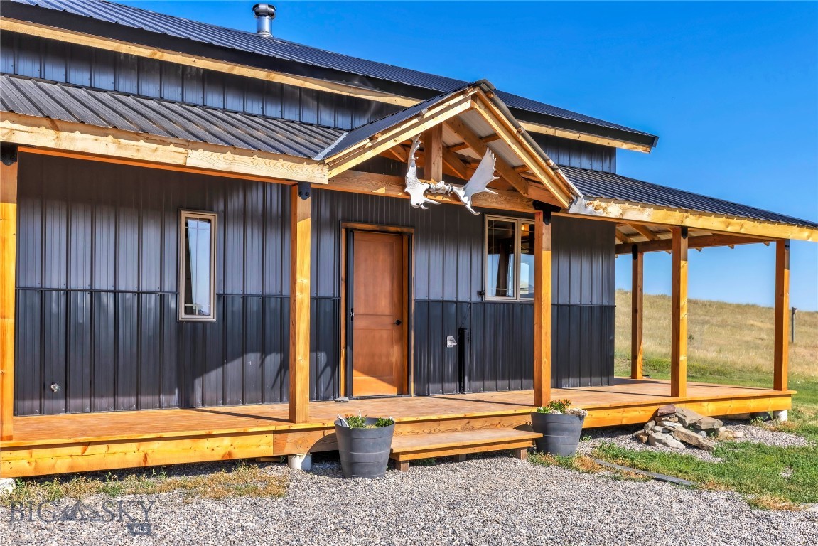 68 W Grannis Road, Livingston