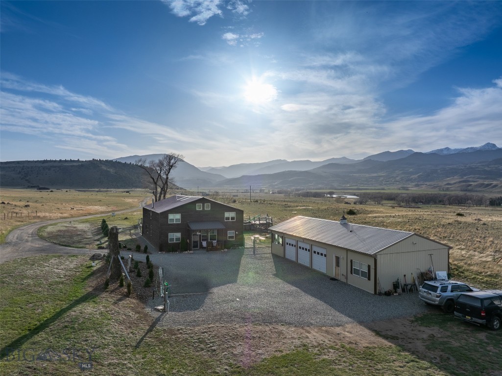 682 E River Road, Pray