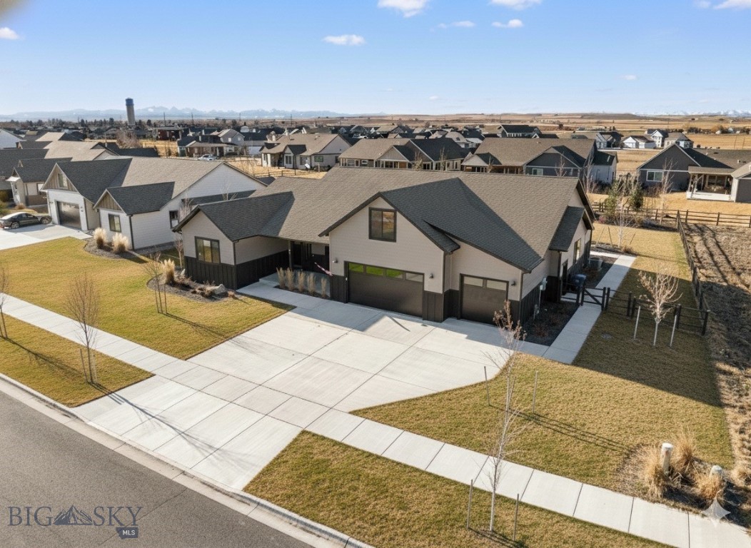 66 Oxbow Lane, Manhattan