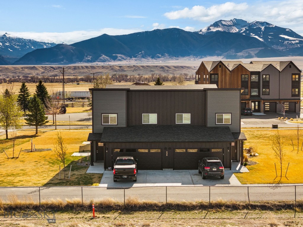 438 Vujo Lane, Ennis