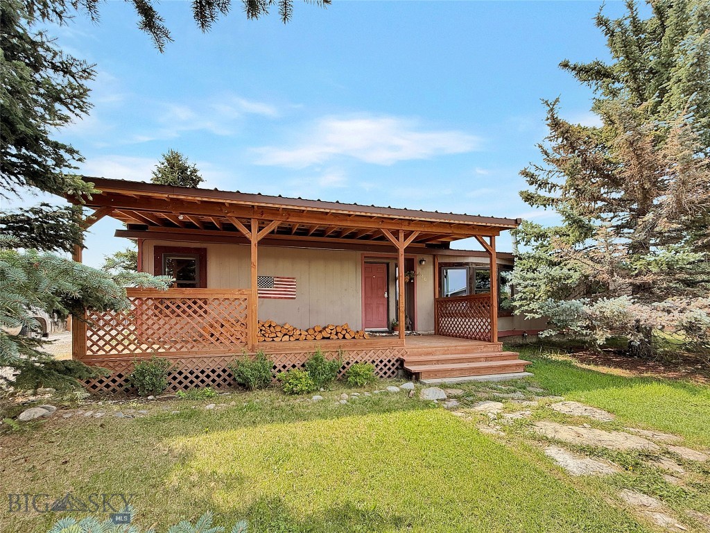 620 Mirza Way, Ennis