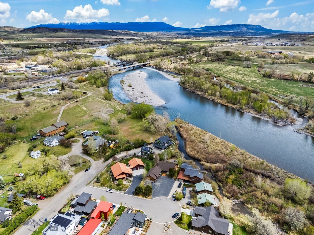 213 Little Creek Bend, Livingston